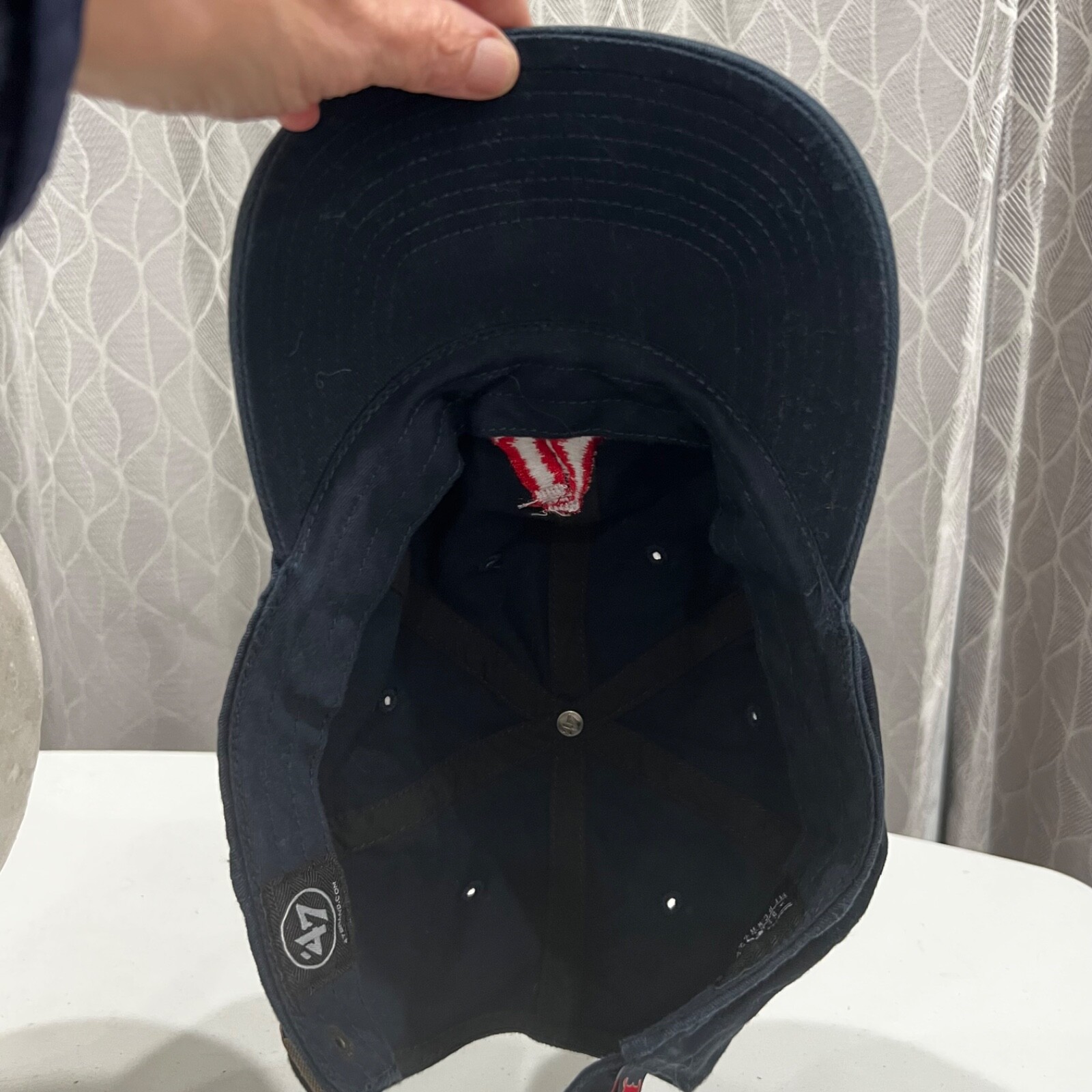 Boston Red Sox-Sox Logo On Front Red on Navy Hat Cap Strap Buckle EUC
