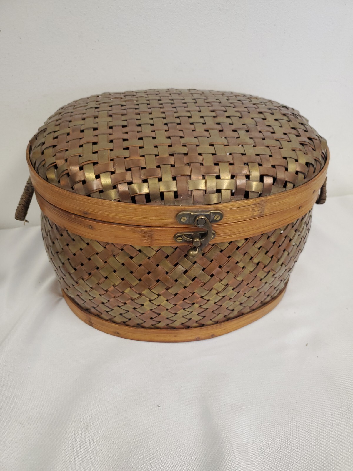 Vintage Chateau Edgewater Woven Basket Hinged 2 Side Handles Brass/Copper Tones