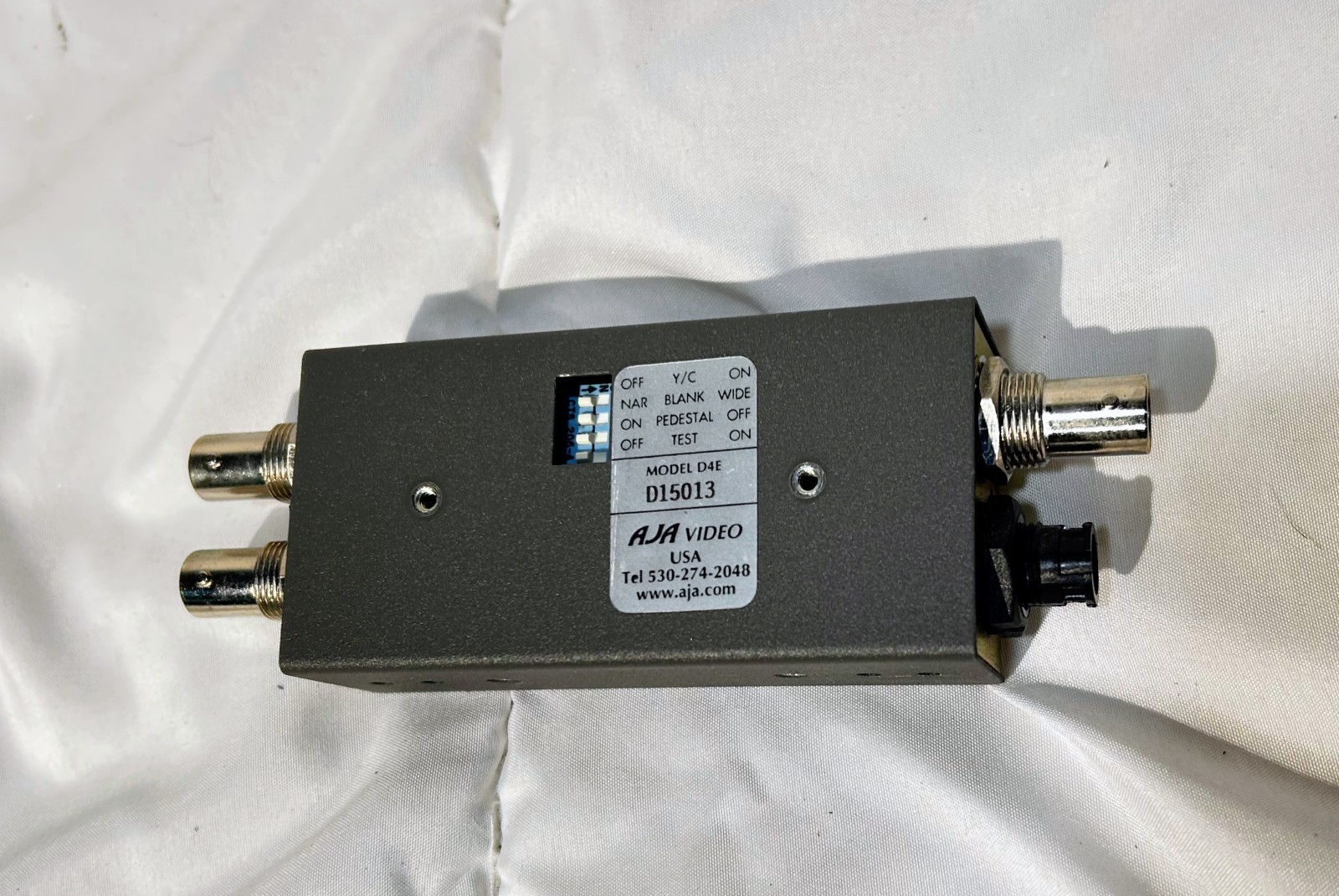 AJA D4E Digital to Analog Video Converter (Decoder) with Power Supply