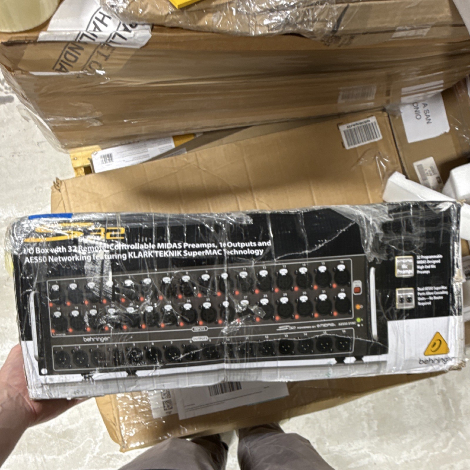 Behringer S32 AES50 Rackmount Digital Stage Box, 32-Ch XLR I/O Remote Preamps