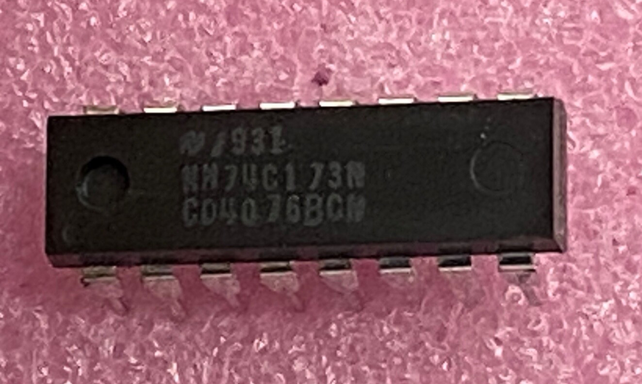 National MM74C173N/CD4076BCN Tri-State quad D-flip-flip Integrated Circuit