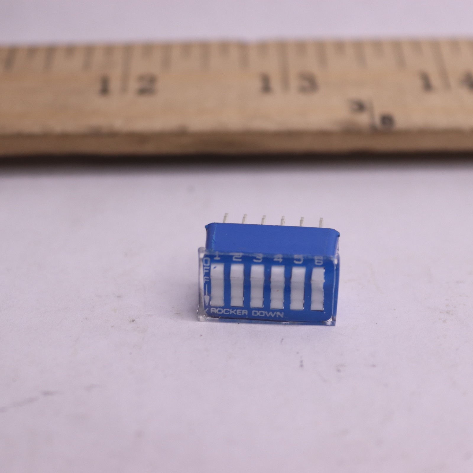 (18-Pk) Dip Switch Position Through Hole Rocker Actuator 60mA 5VDC 3-5435640-7