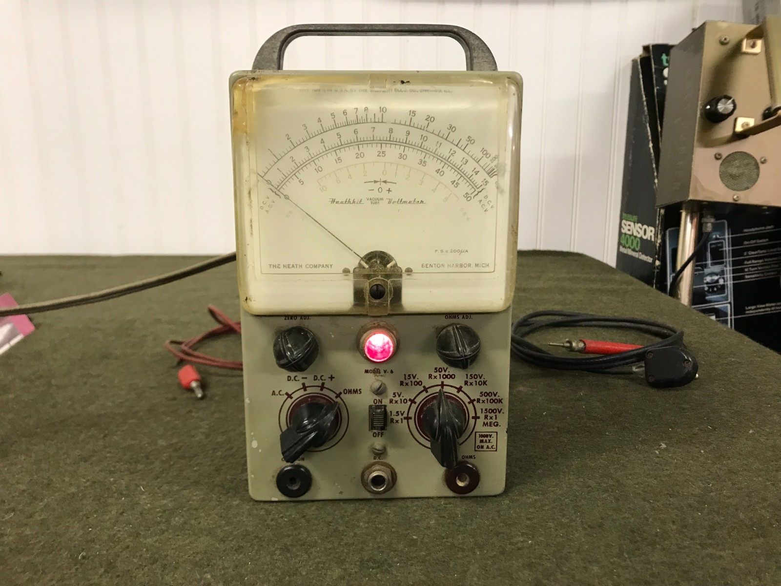 Vintage Heathkit Vacuum Tube Voltmeter V-6 Powers On and Zeros w/Test Leads