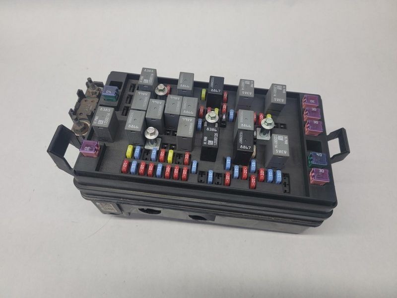 2009-2012 Chevrolet Colorado Engine Fuse Box Assembly OEM