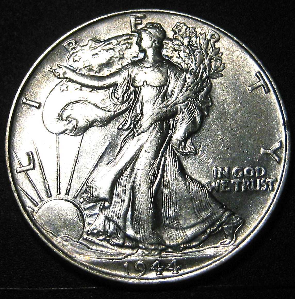 1944-P SILVER LIBERTY WALKING HALF DOLLAR - UNCIRCULATED.  (m)