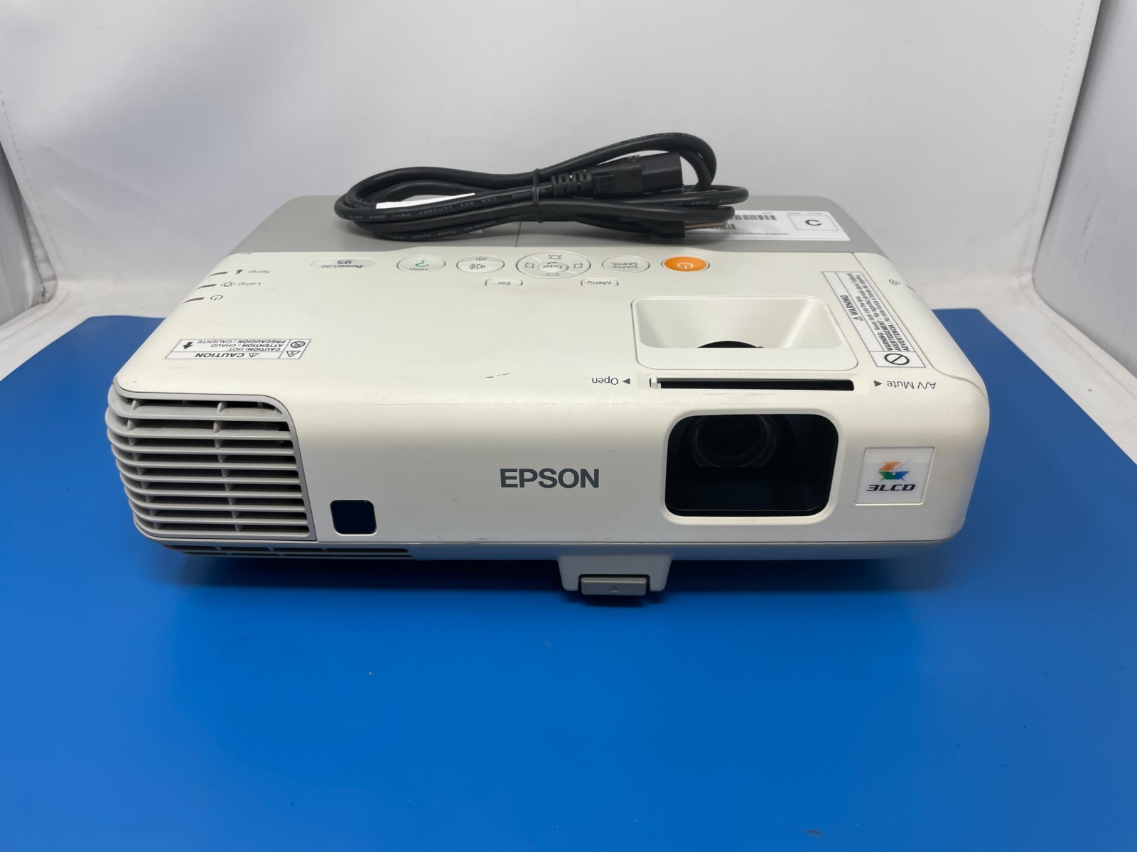 Epson PowerLite 95 3LCD H383A Projector Under 4400 Lamp Hours 2500 lumens Tested