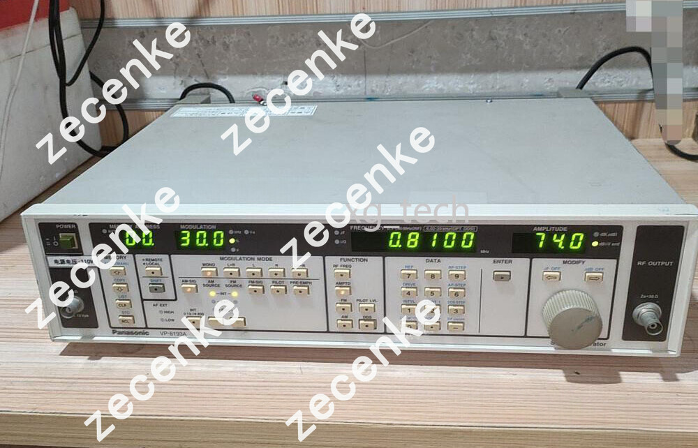 Panasonic VP-8193A 100 kHz to 140 MHz AM - FM - FM Stereo Signal Generator