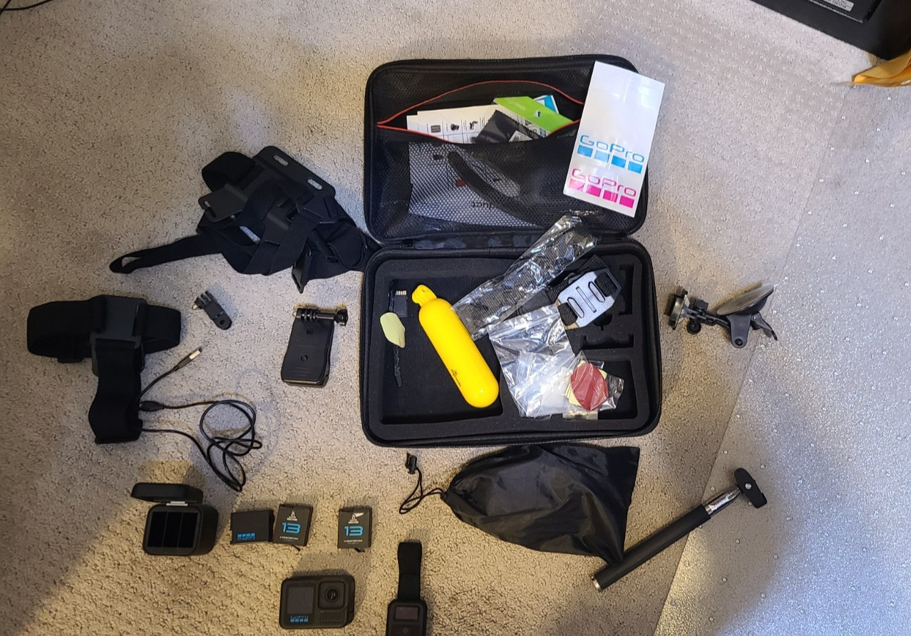 Go Pro Hero 13 Black w/ accessories / 3 batteries