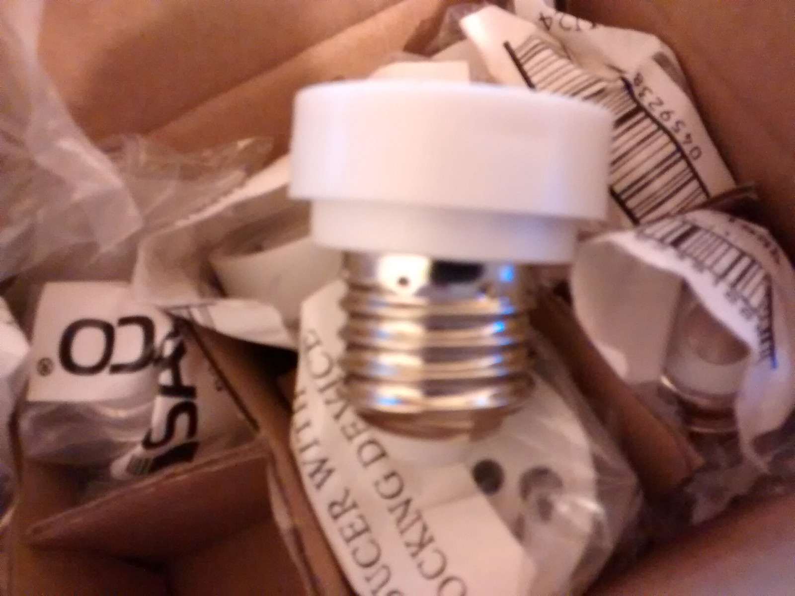 New box of 10, Satco 80-1888 E26 to GU24 socket reducer with locking function