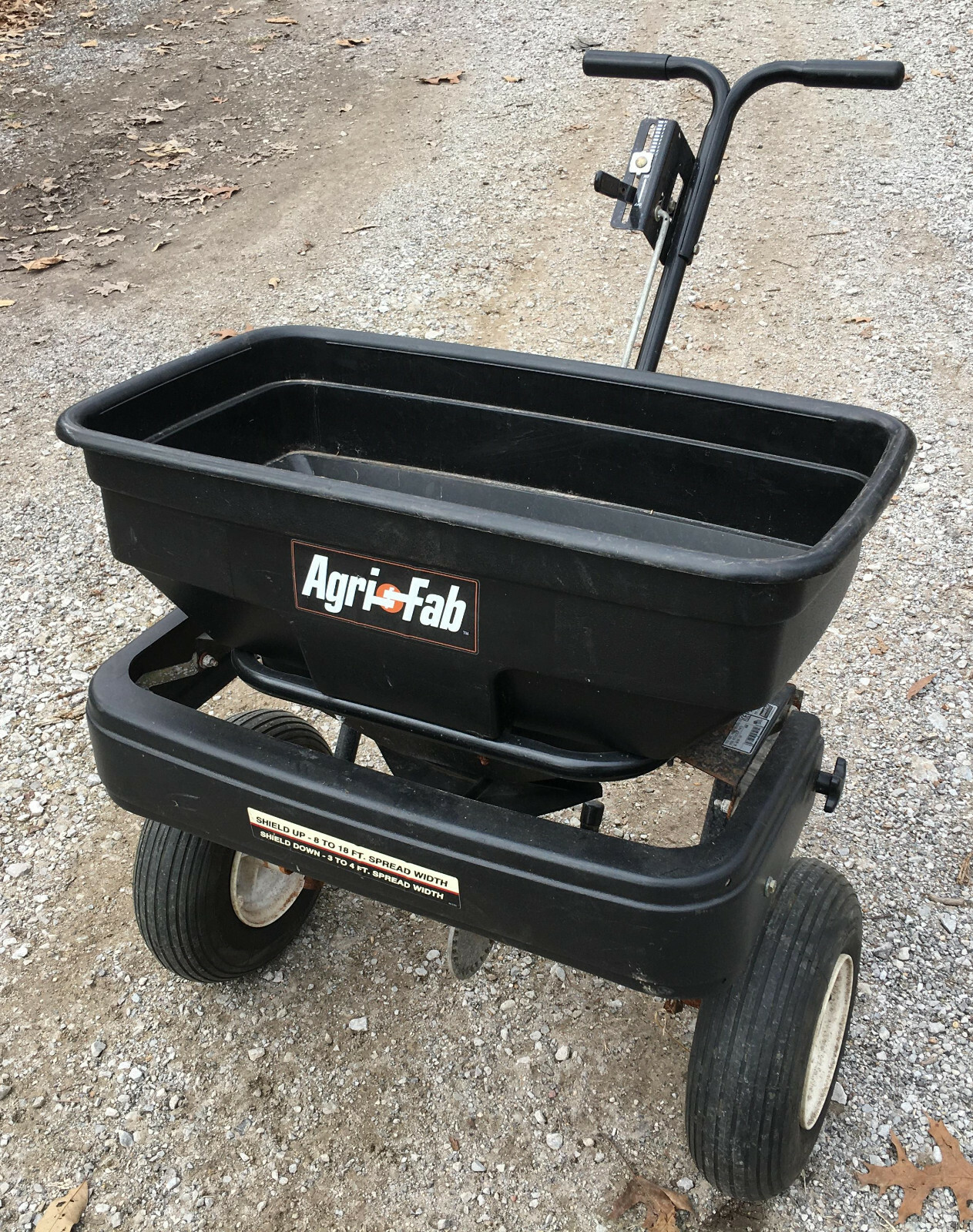 Agri-Fab 125 lb Broadcast Spreader seeder lawn grass fertilizer 45-02103