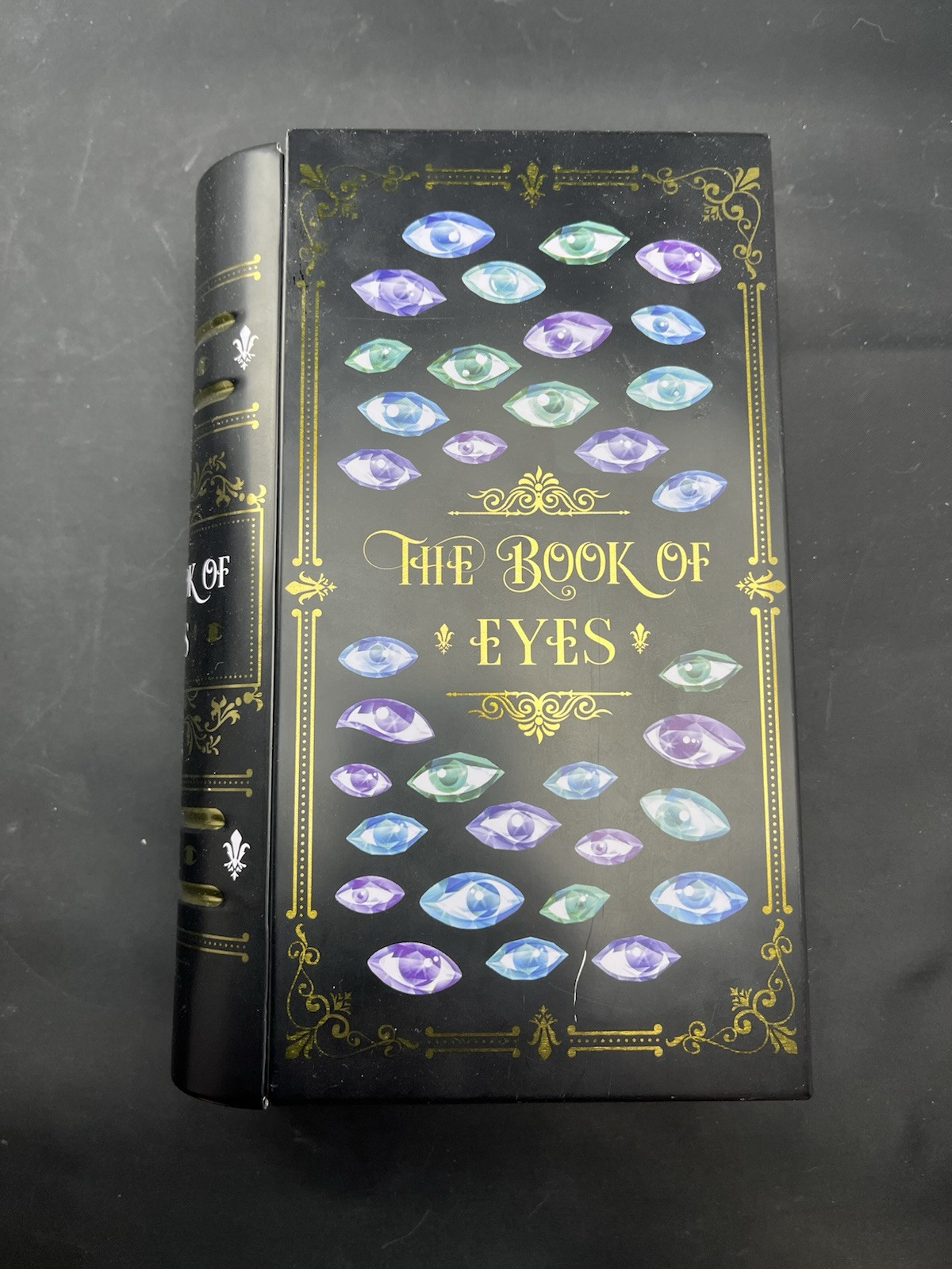 Illumicrate Exclusive Book Of Eyes Sorcery Of Thorns Metal Book Tin August 2023