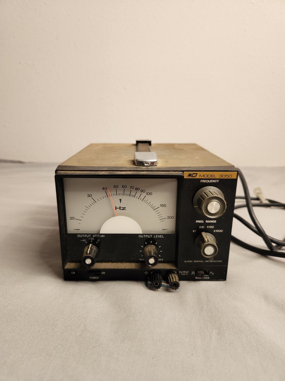 Vintage B&K Audio Signal Generator Model 3050 117V 50-60Hz Tested