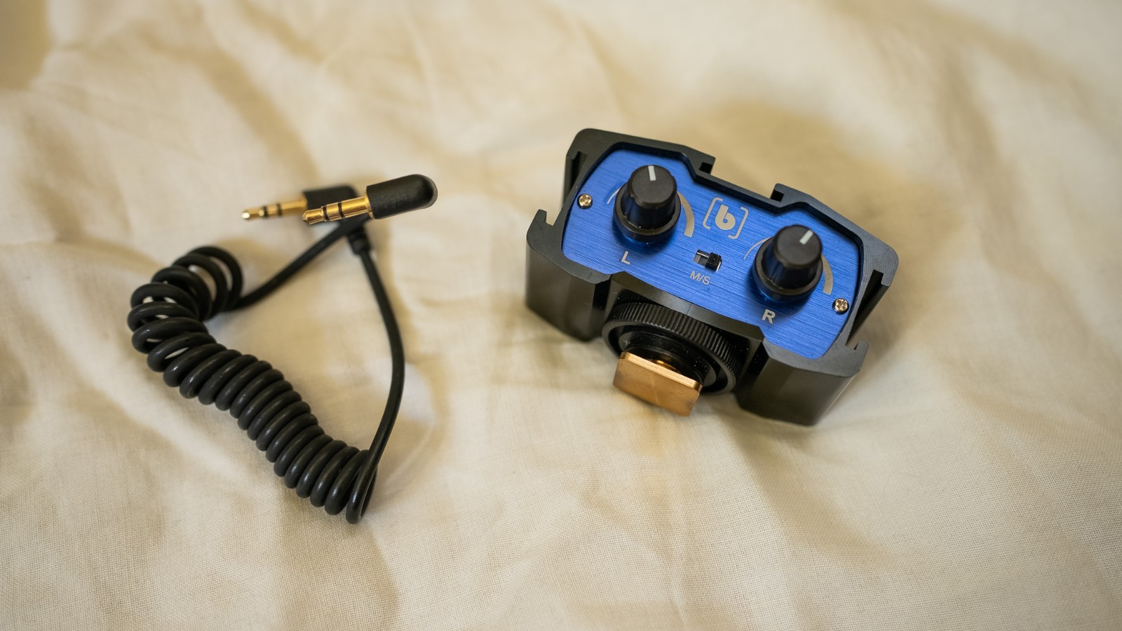 BeachTek MCC-2 2-Channel 3.5mm Audio Adapter with BONUS 35mm cable | Hardly used