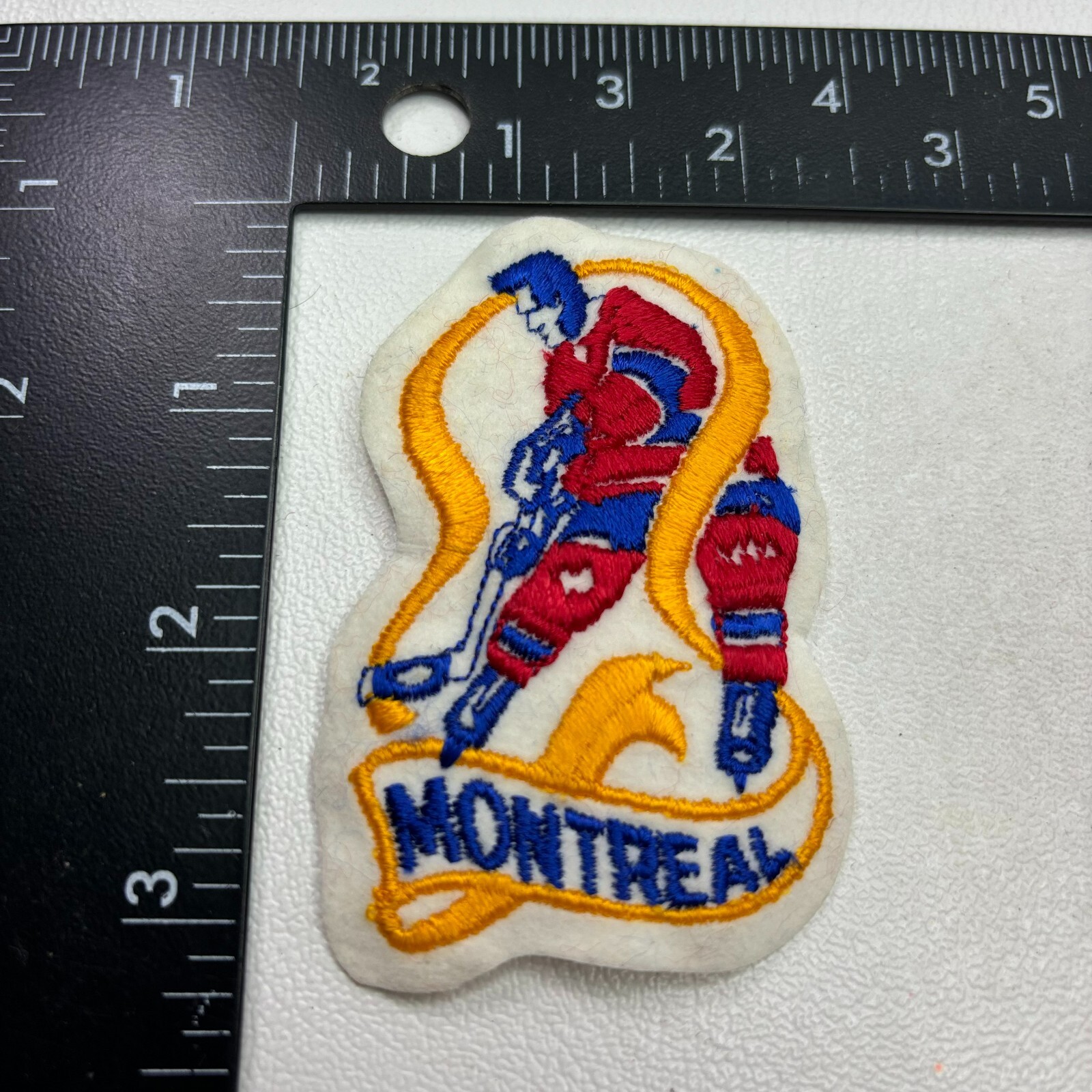 Vintage Embroidered Felt CANADA HOCKEY PLAYER MONTREAL Patch M012