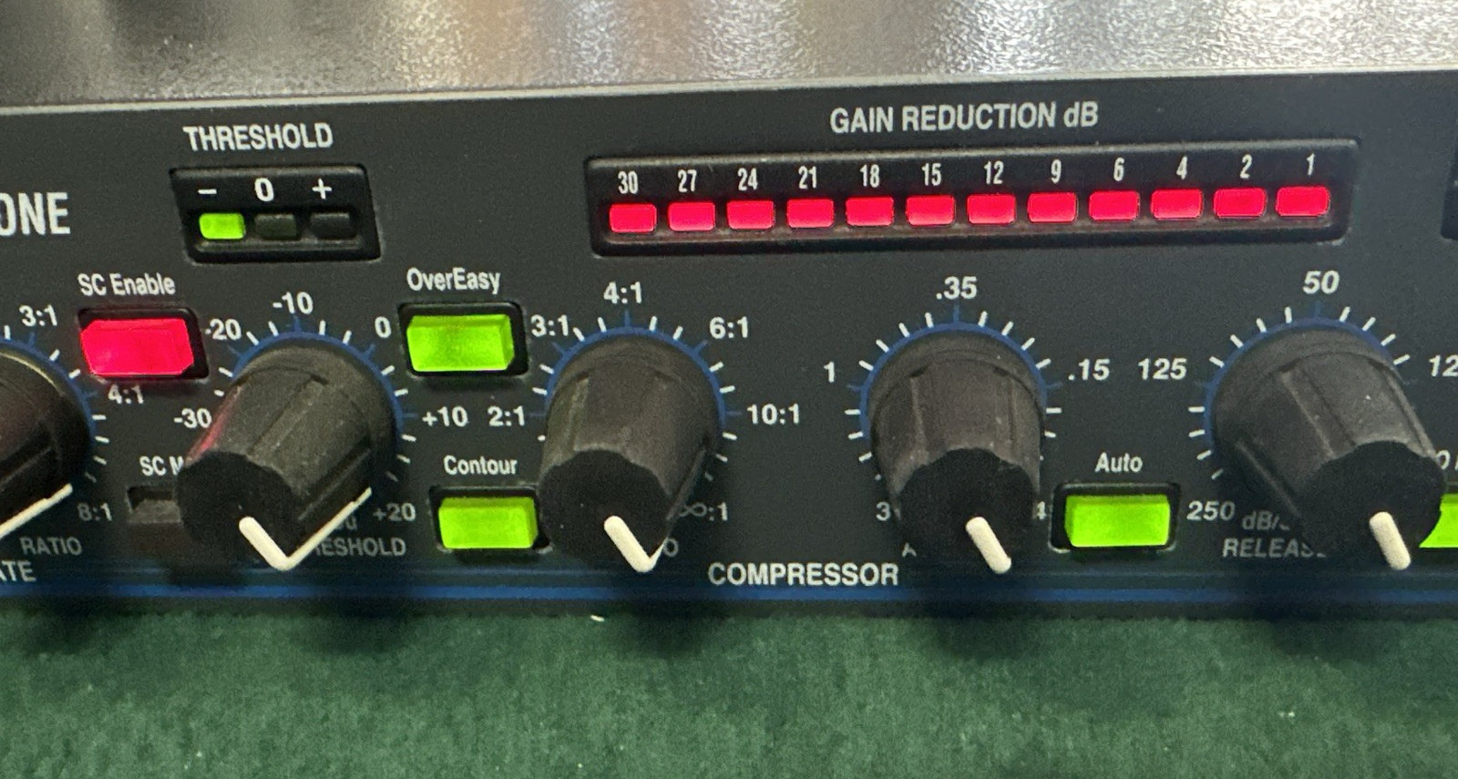 DBX 1066 Rack Mount Quad Compressor Limiter Gate DBX1066 2 Channel Used Tested
