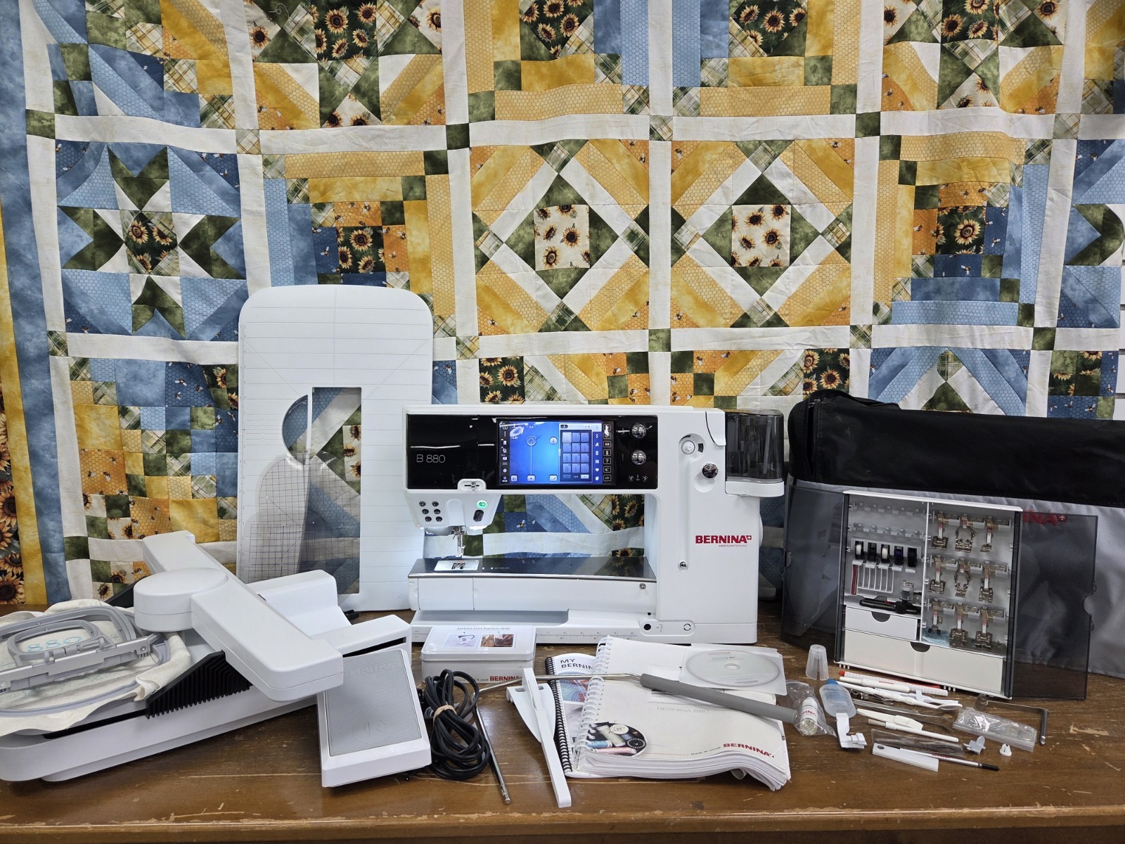 Bernina 880 Plus Sew/Quilt/Emb Machine-Only 75k Stitches-Professional Serviced
