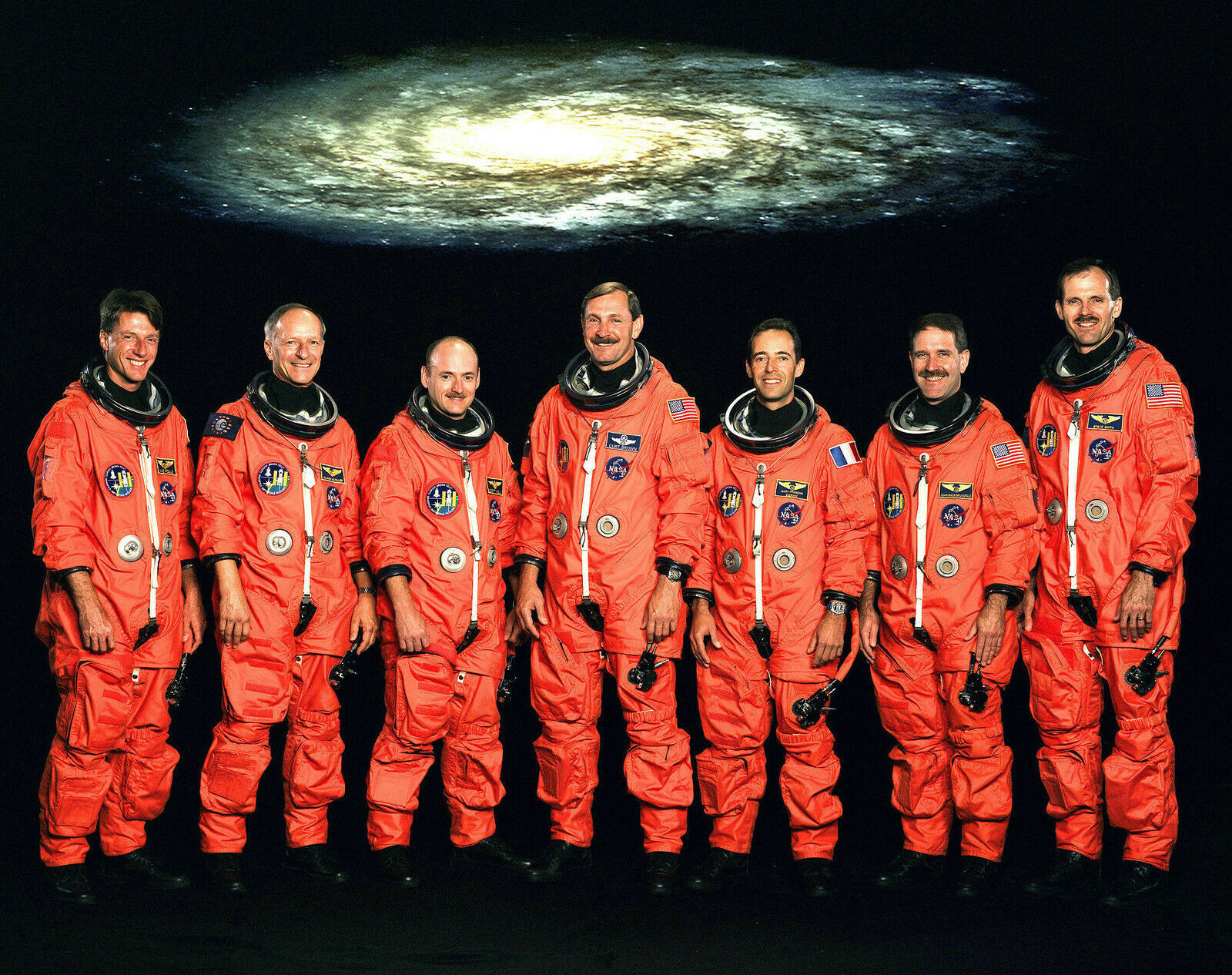 SPACE SHUTTLE DISCOVERY HUBBLE REPAIR CREW 8X10 GLOSSY PHOTO PICTURE