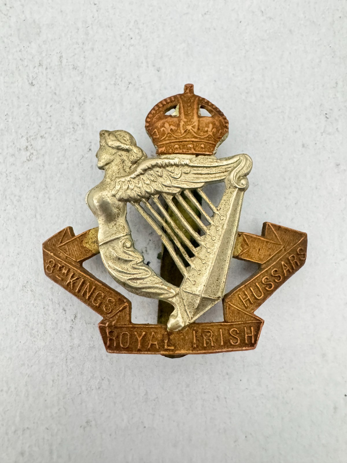WW1 British Army 8th King's Royal Irish Hussars Cap Badge