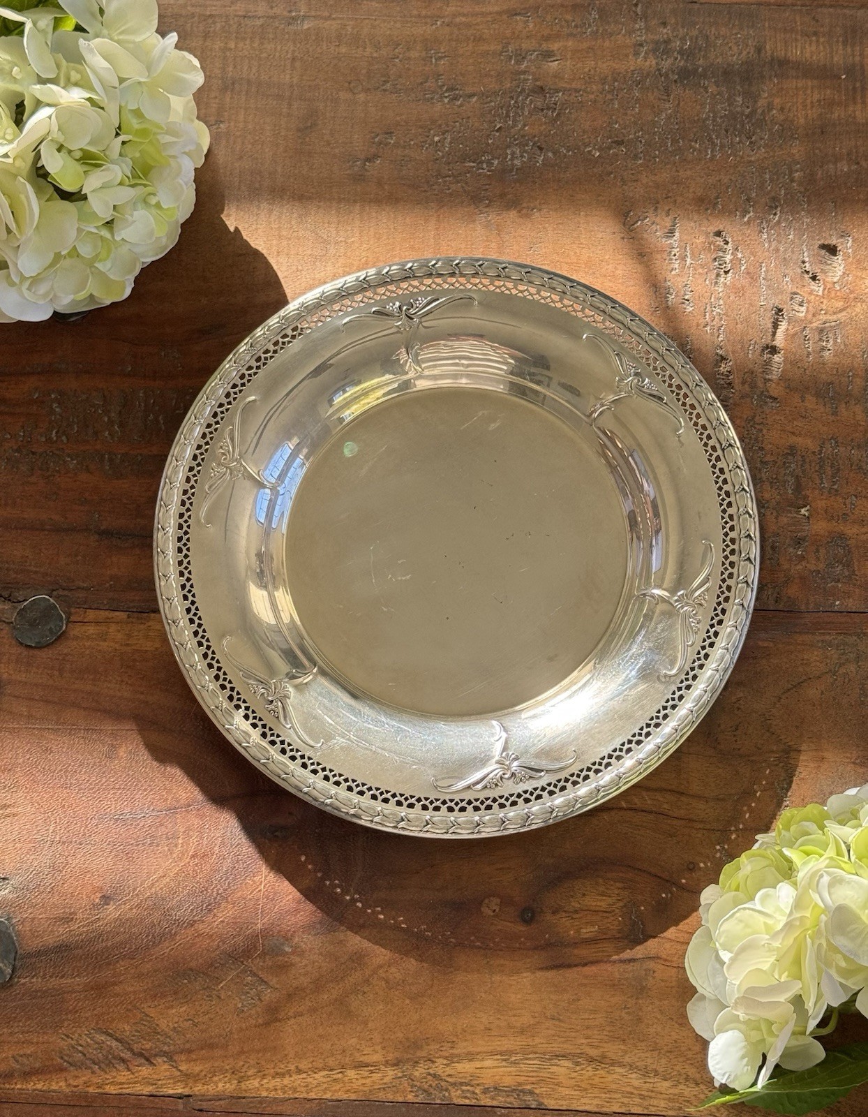 Vintage Fantasy Tudor Plate Oneida Silver Plate 13147 Serving platter plate 11”