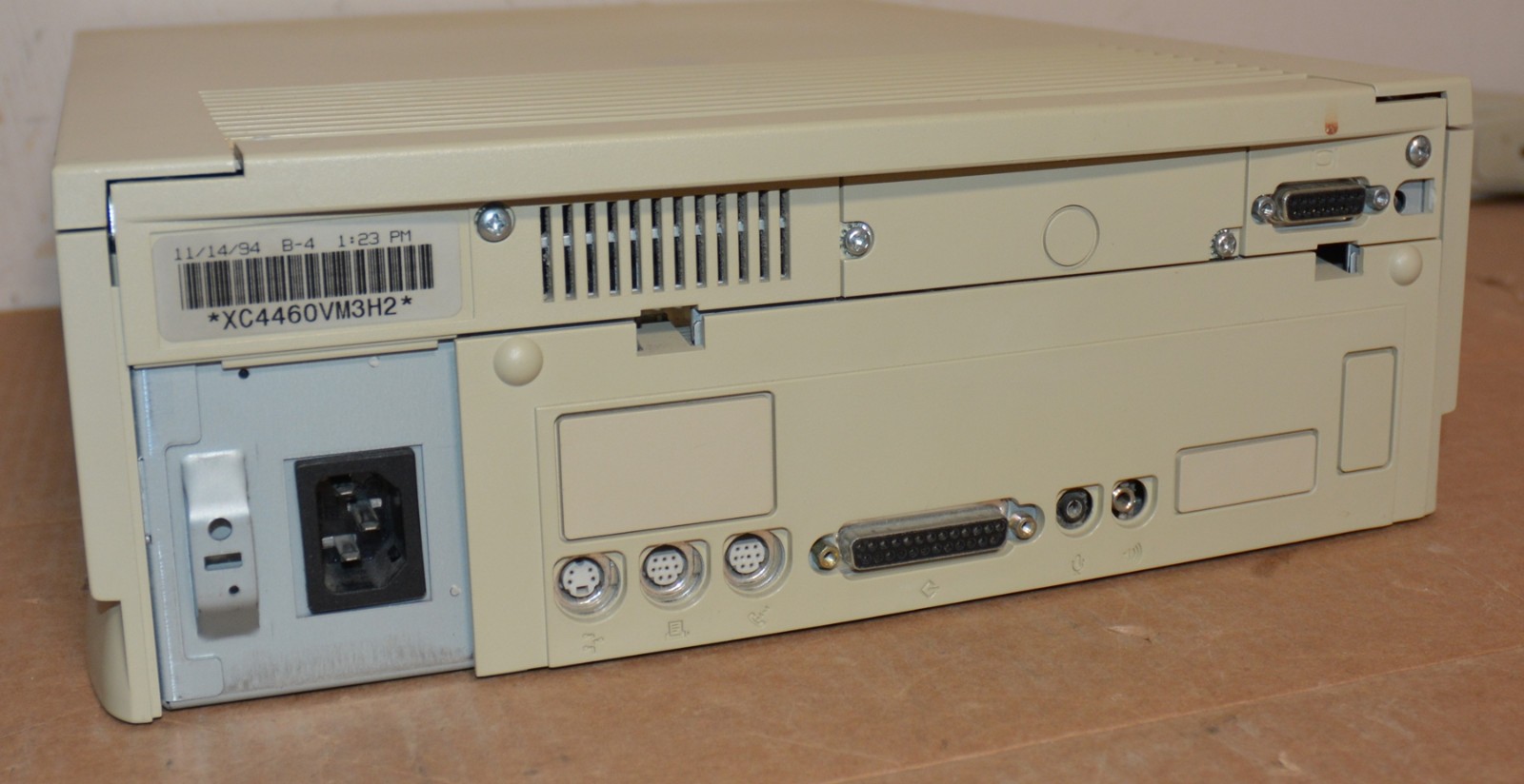MacIntosh Performa 630CD Working Vintage Computer Apple OS 8 No Accessories