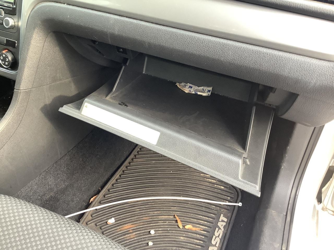 PASSAT 2014 Glove Box 4983673