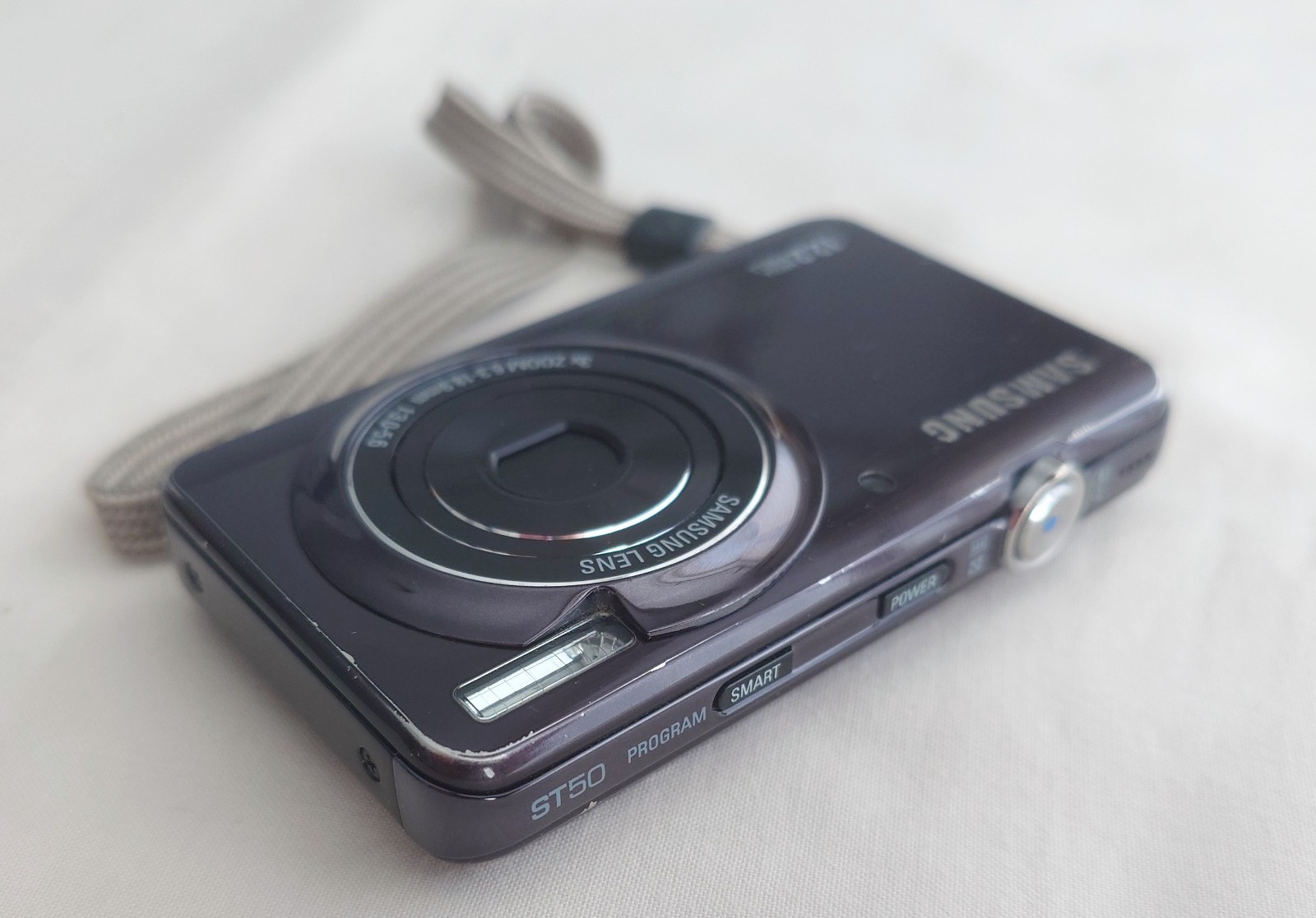 Samsung ST50 12.2MP Digital Compact Camera, With Charging Cable - Working Order