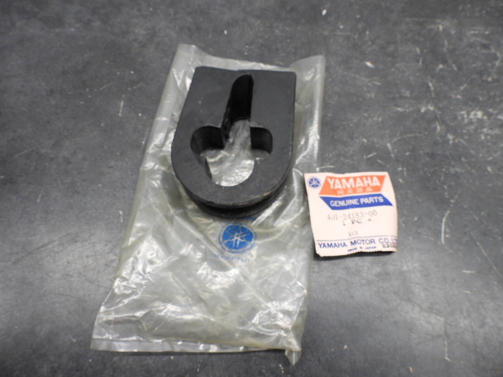 1970’s Yamaha MX 125 DT 175 Rubber Gas Tank Dampener  2330