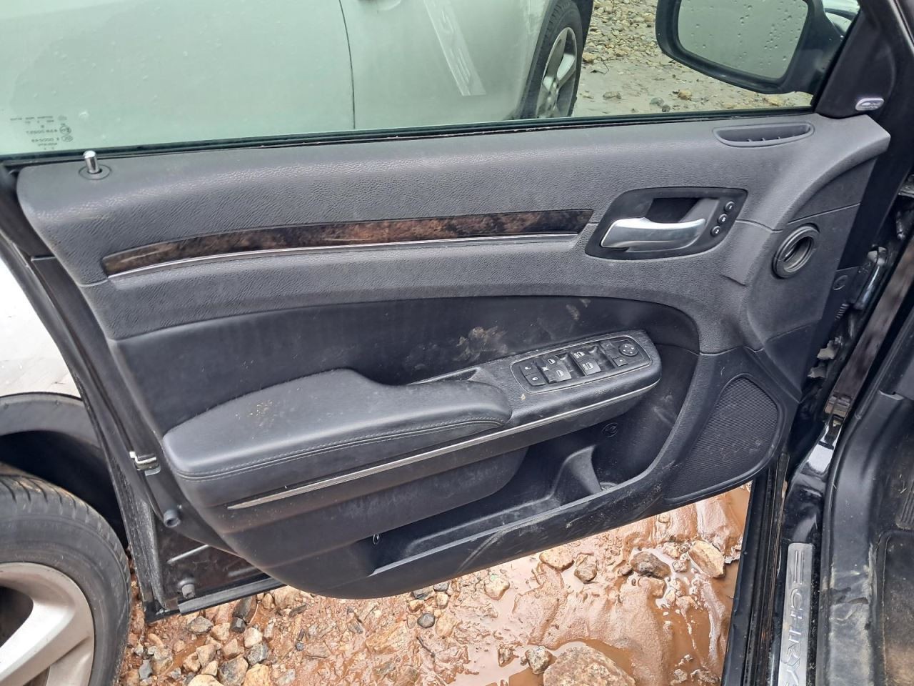 300 2014 Glove Box 4845961