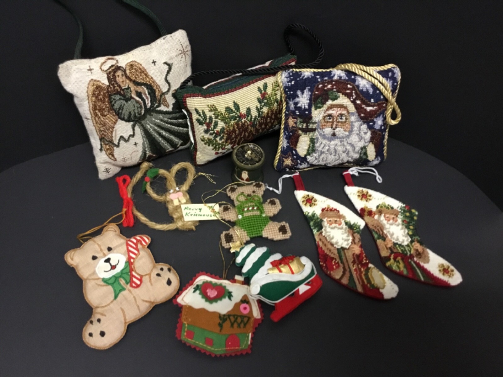 HANDCRAFTED CHRISTMAS ORNAMENTS AND DECORATIONS FABRIC/EMBROIDERY/FELT/WOOD/JUTE