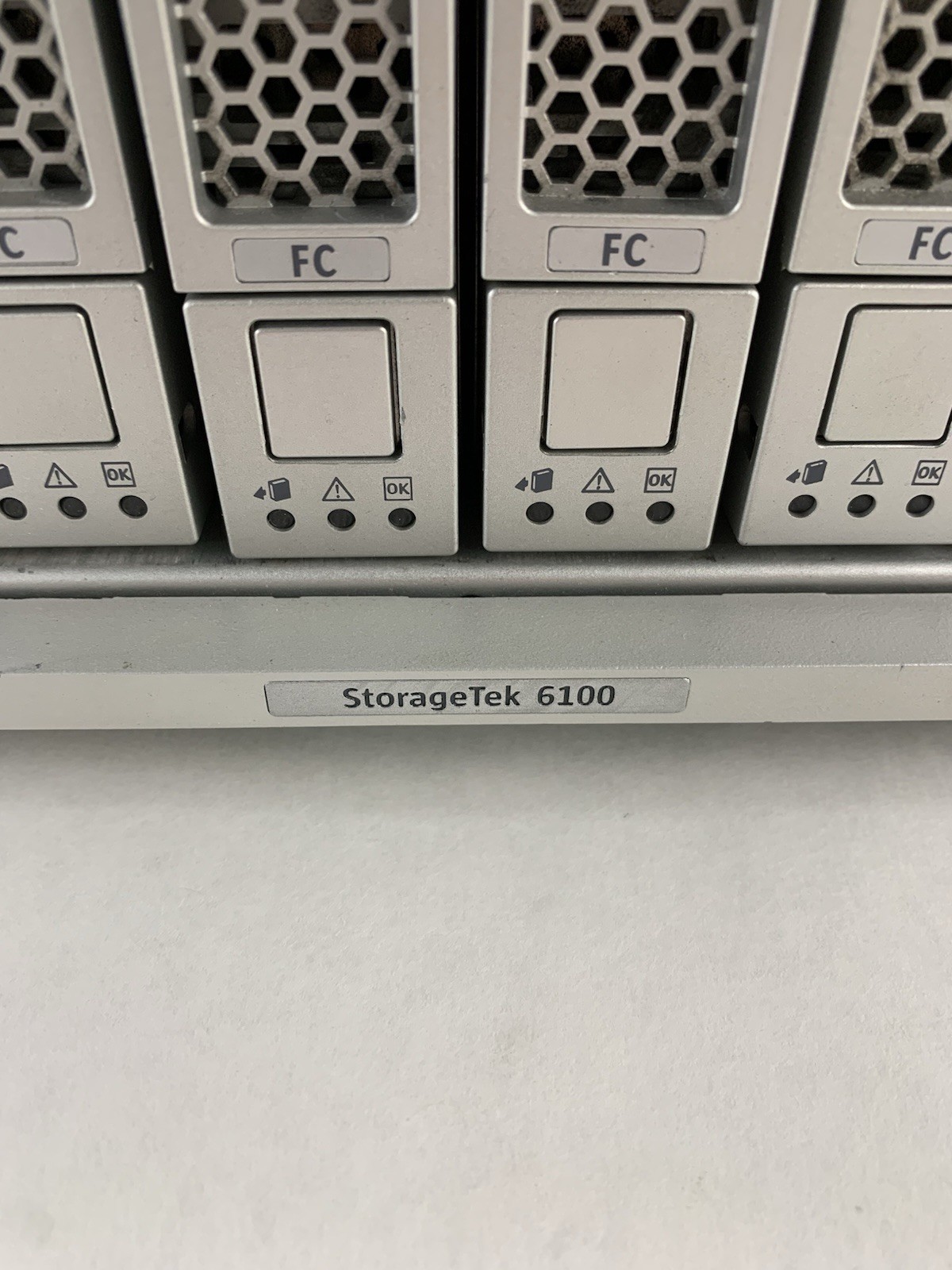Sun Microsystems 0843 Class 4600 16 Bay Storage Array w/ Power Supplies