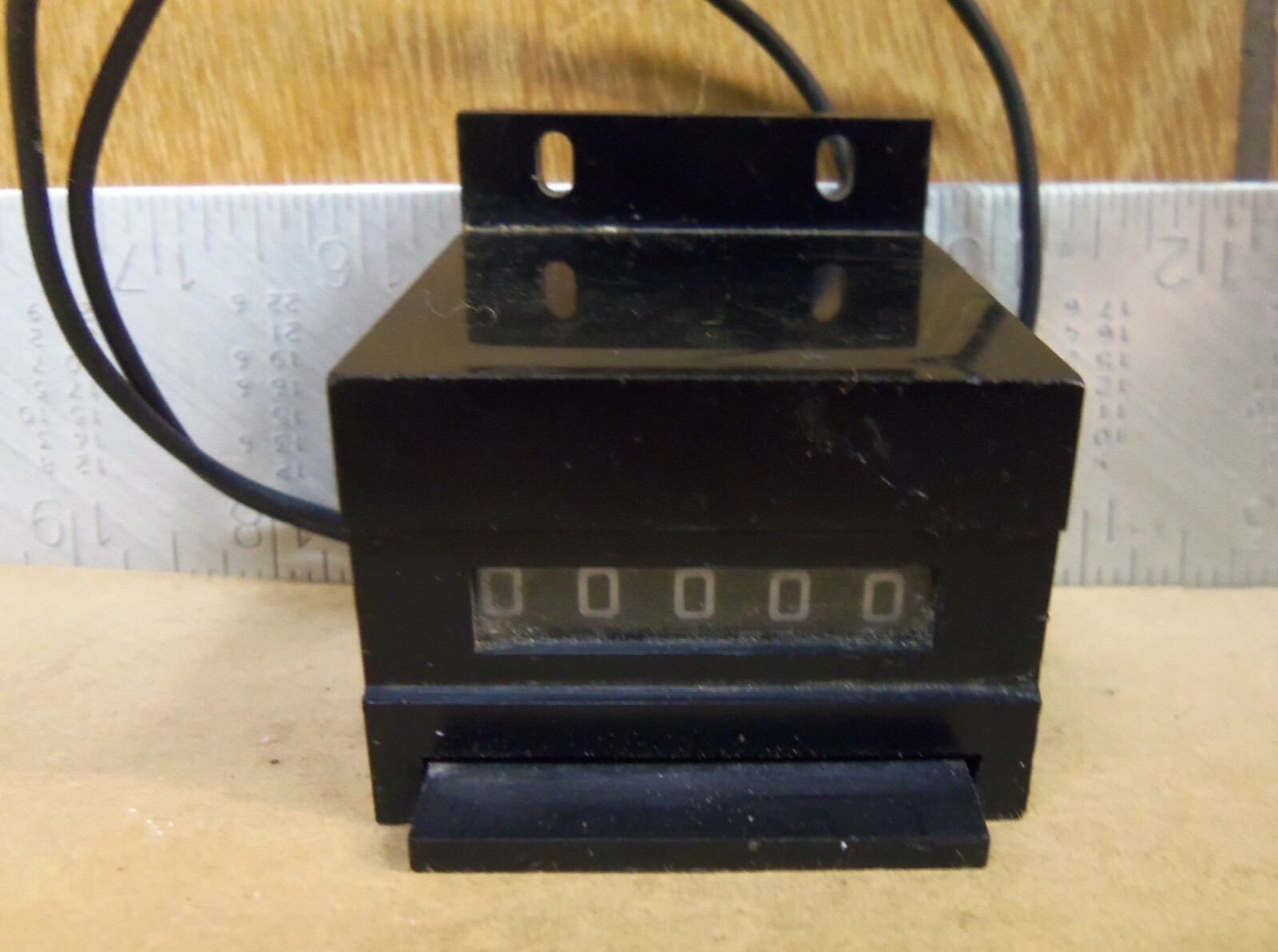 Veeder-Root - Base Mount 5 Figures 12 VDC Reset Totalizer P/N: 743895 017 (NOS)