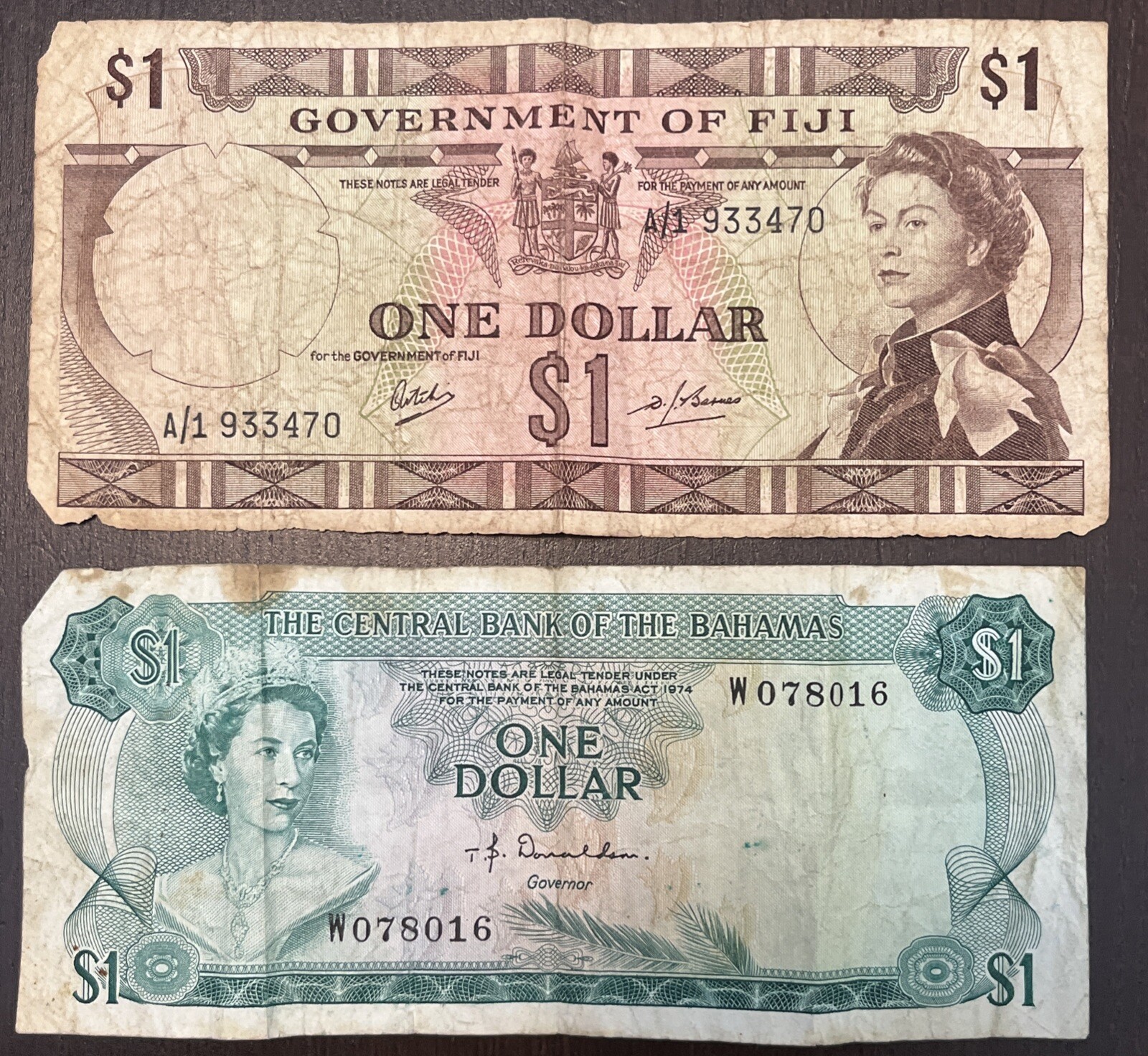 1974 $1 Bahamas & 1971 $1 Fiji YOUNG QUEEN 2 Banknotes