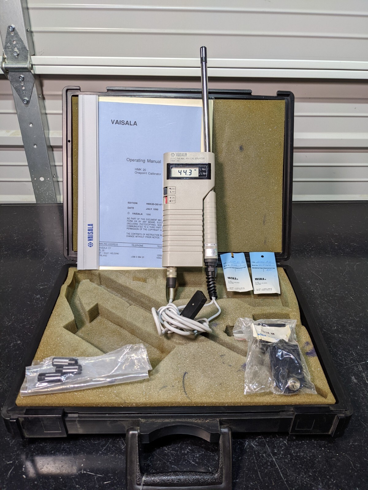 Vaisala HMC 20 Electronic RH Calibrator w/ HMP 20B Reference Probe, Manual, Case