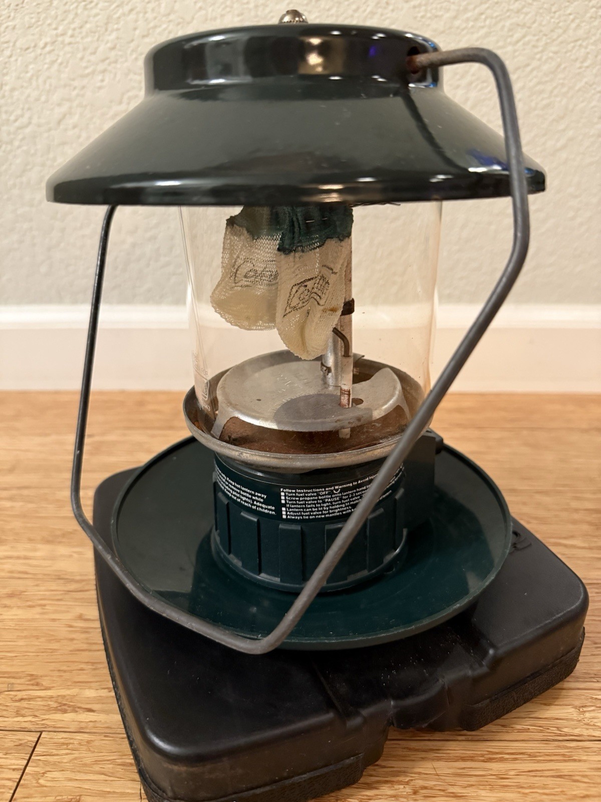 Coleman 5154A700 2 Mantle Propane Lantern Electronic Ignition w/ Hard Case