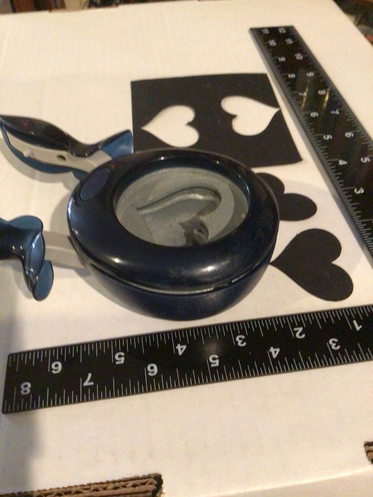 Fiskars Easy Squeeze Paper Punch - Heart 2 Inches