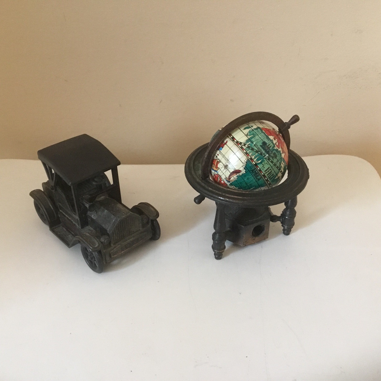 Set of 2 VINTAGE DIE CAST METAL PENCIL SHARPENERS, they work