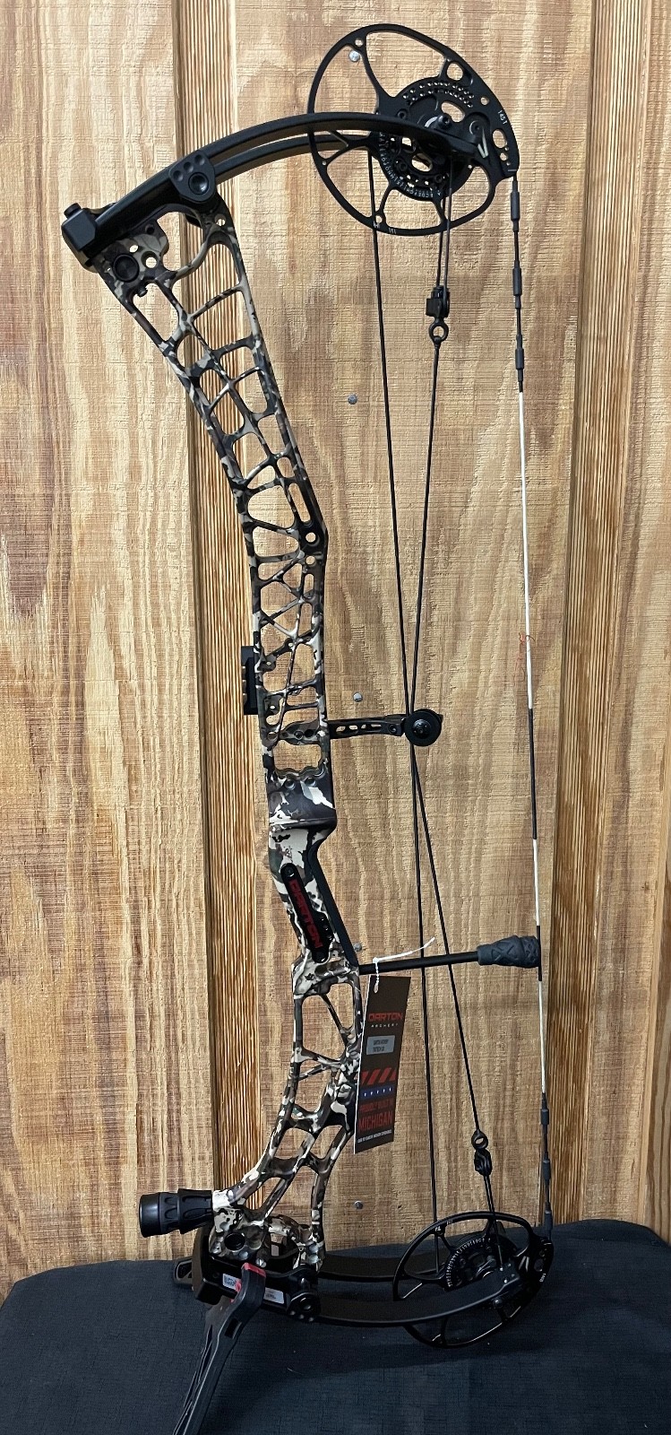 Darton Archery TriTech 33 70lb First Lite Fusion Riser Black Limbs RH BRAND NEW