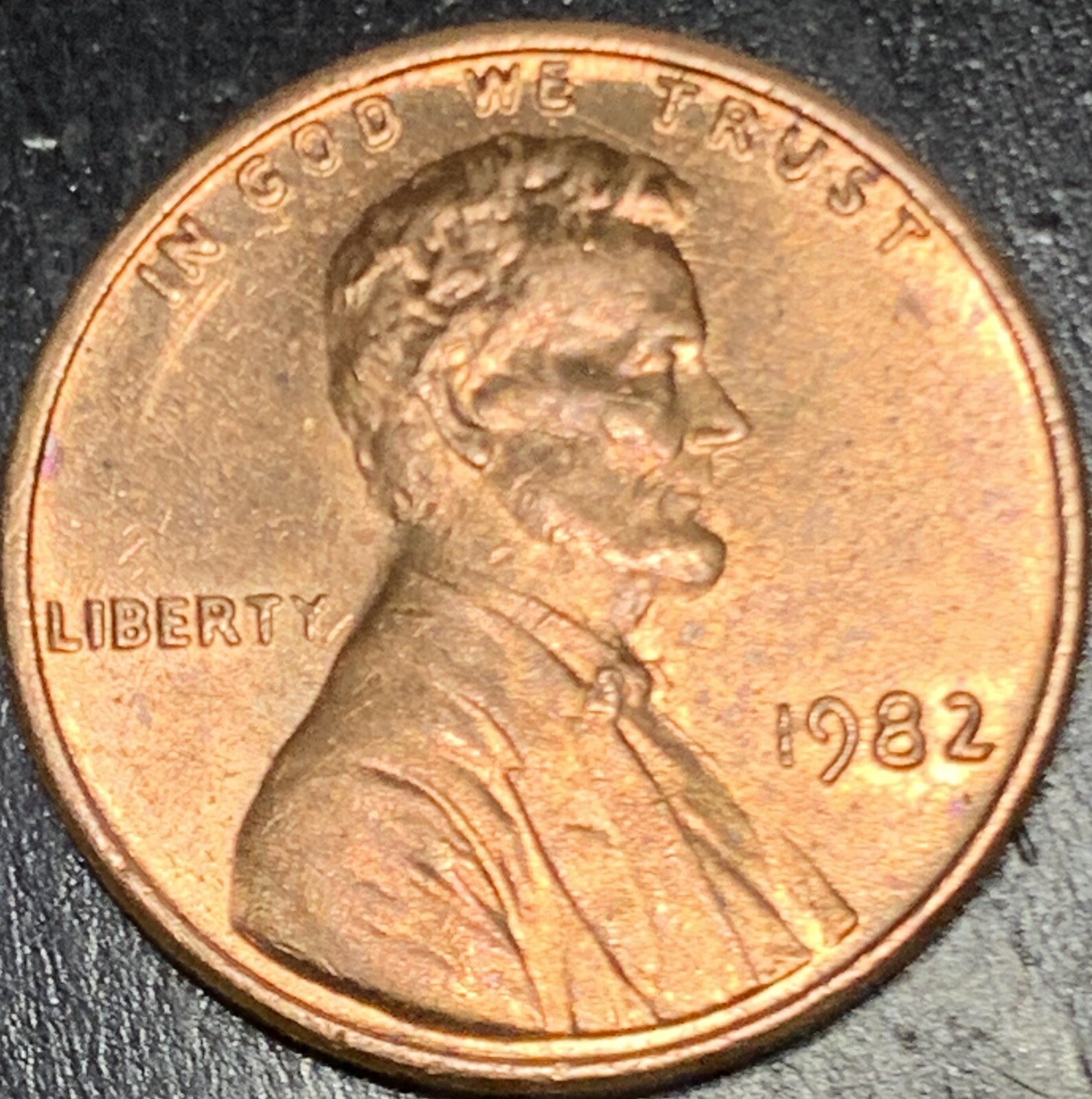 1982 Large date Lincoln memorial penny 3.1 grams. Machine Doubling, Mint Error-