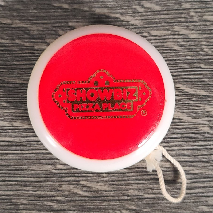 Vintage Showbiz Pizza Place Fatz Yo-yo Red & White Plastic Collectible Rare