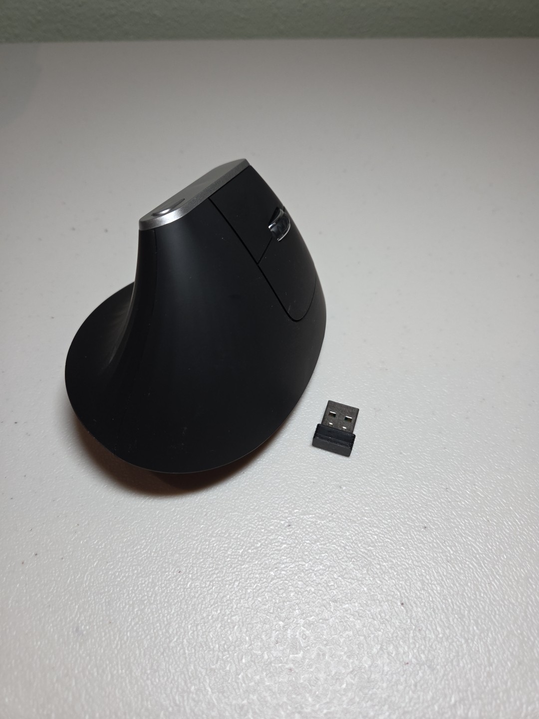Ergonomic Optical Wireless Vertical Ergonomic Mouse Black usb dongle included
