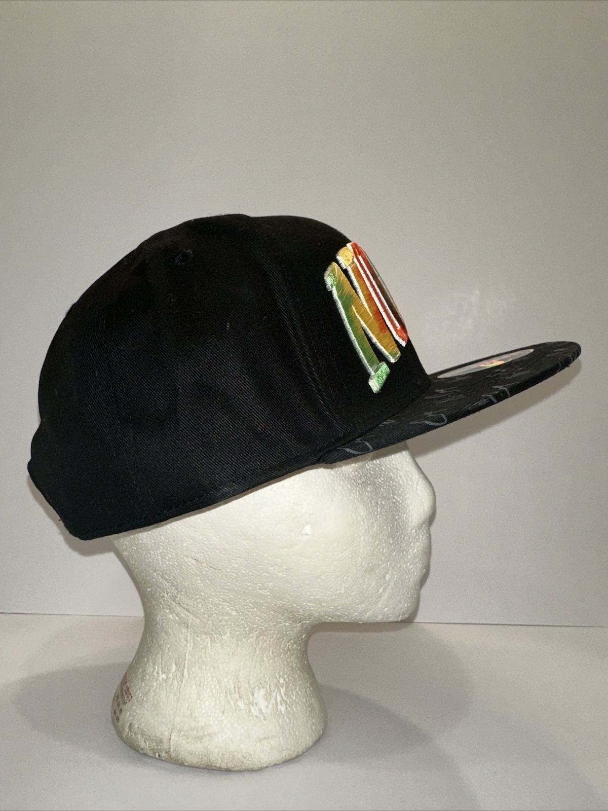 NO CAP multicolor embroidered Black Hat Cap Pristine Appears to never been worn.