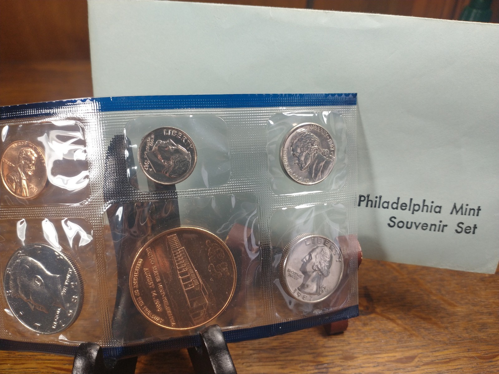 1987 U.S. Mint Philadelphia Souvenir Set 5 Coins & Philadelphia Mint Medallion