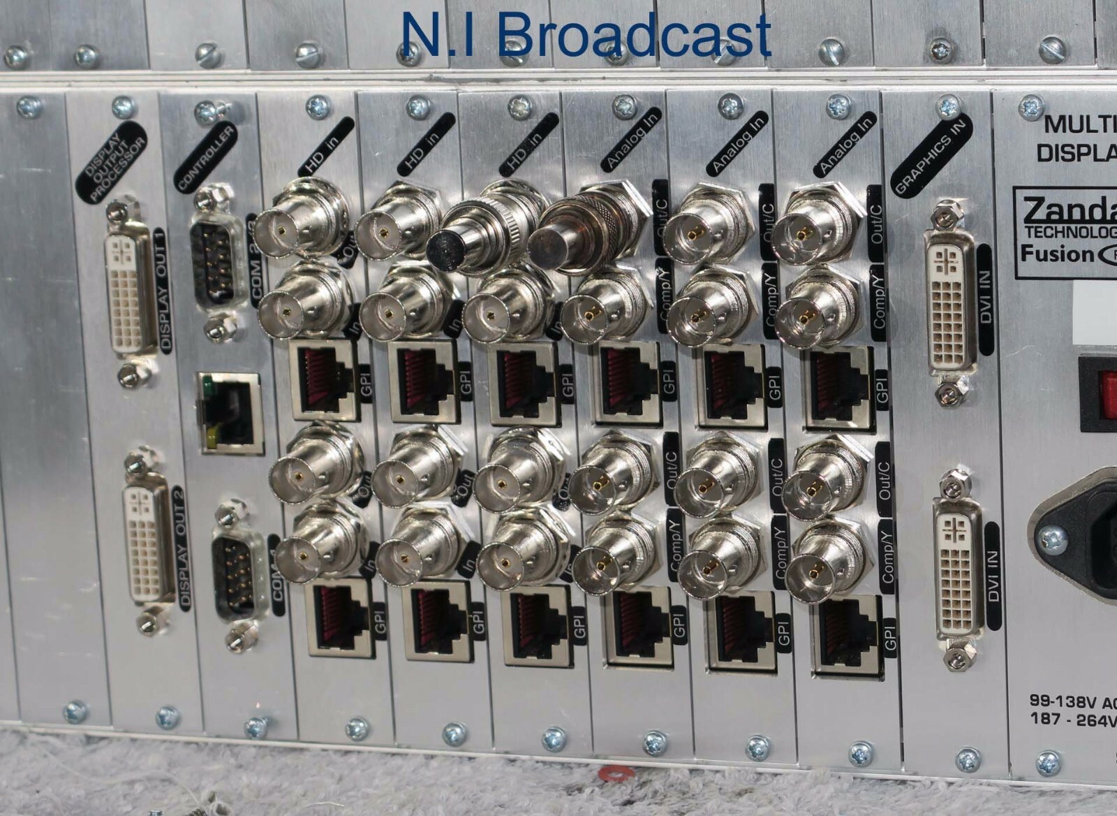 2x zandar fusion multiviewers