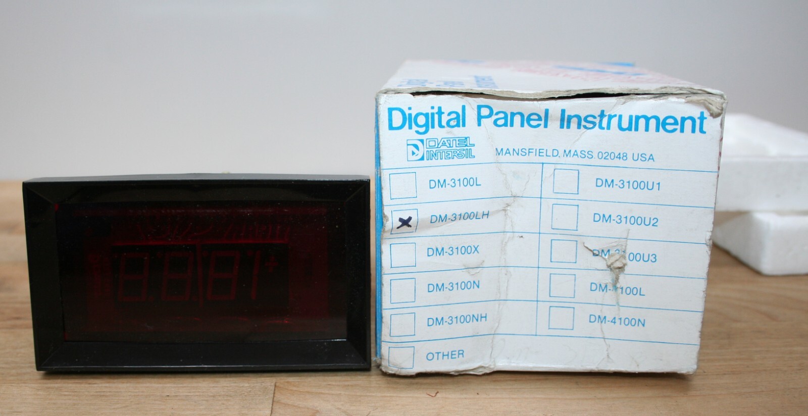 A NEW IN THE BOX (NIB) DM-3100LH panel meter