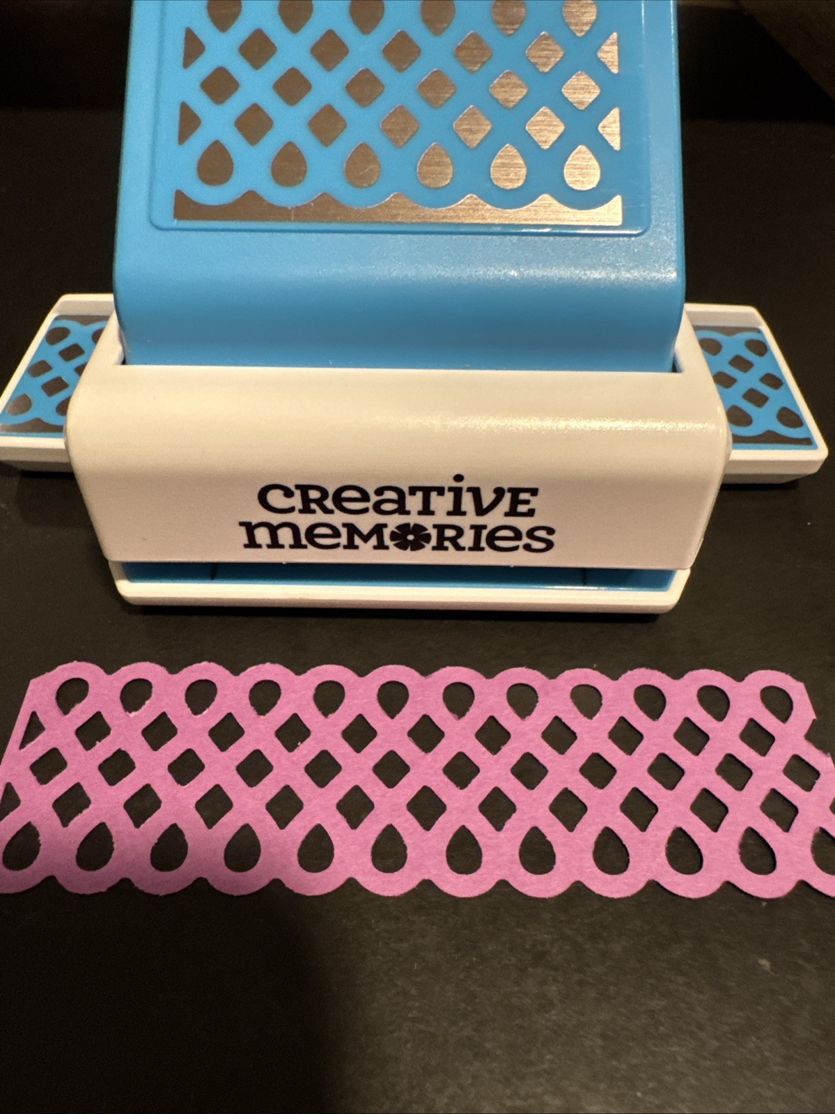 Creative Memories Decorative Border Punch - Teardrop Lattice
