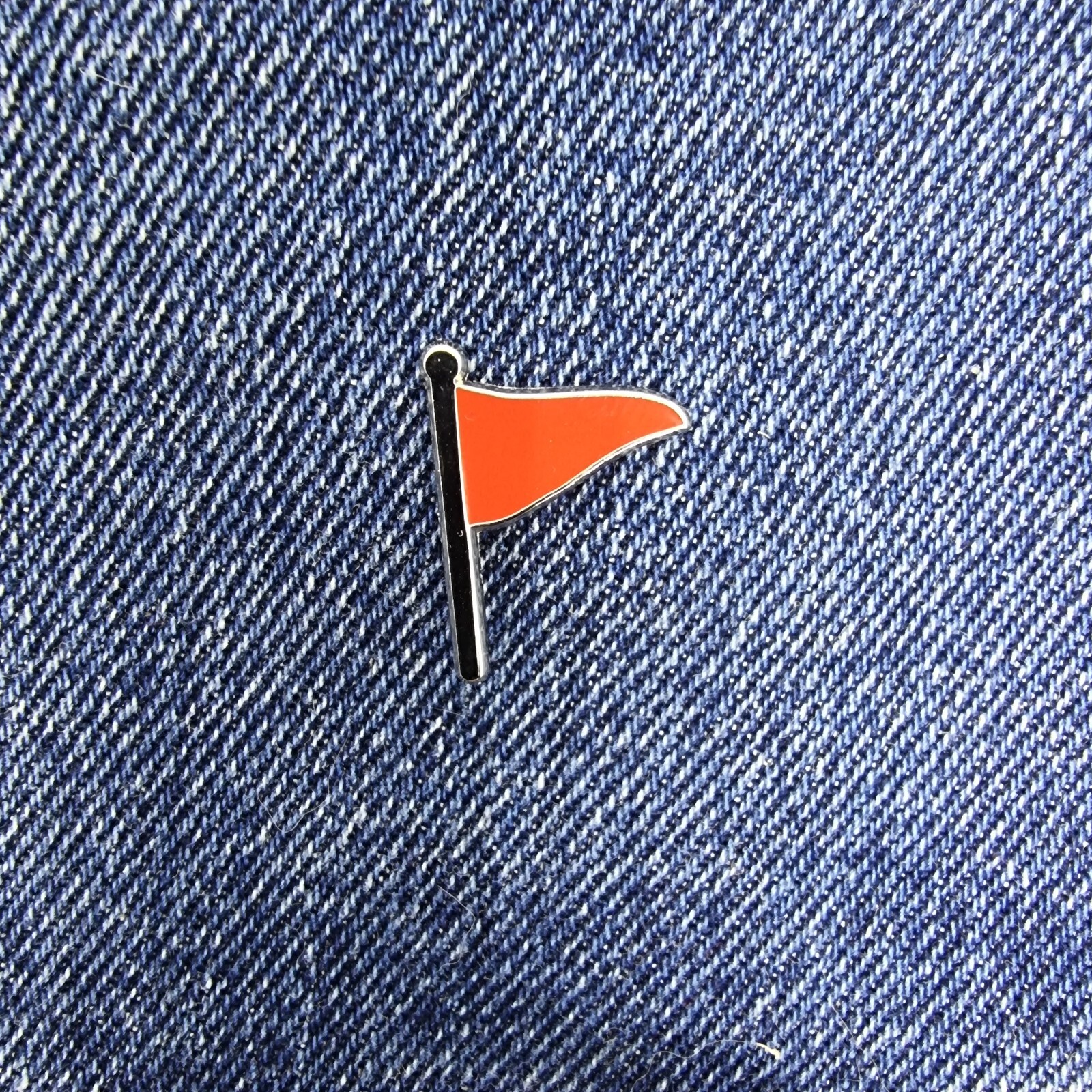 Red Flag / Red Flag / Red Flag - Pin | Gift