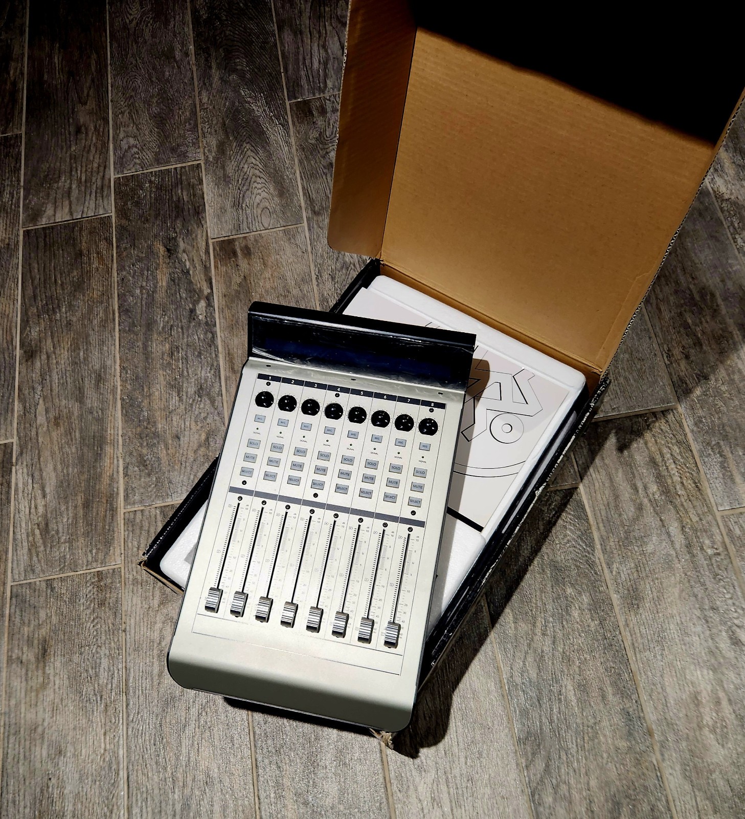 Mackie MCU Pro XT for use with a MCU Pro MIDI controller