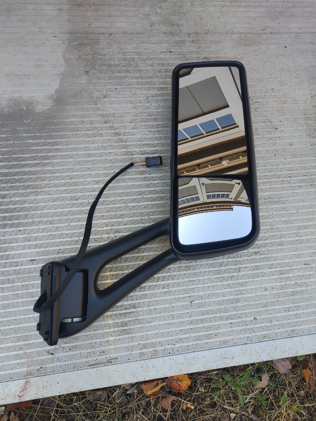 Automann Mirror 563.75005 RH Mirror Assembly Fits Peterbilt 579