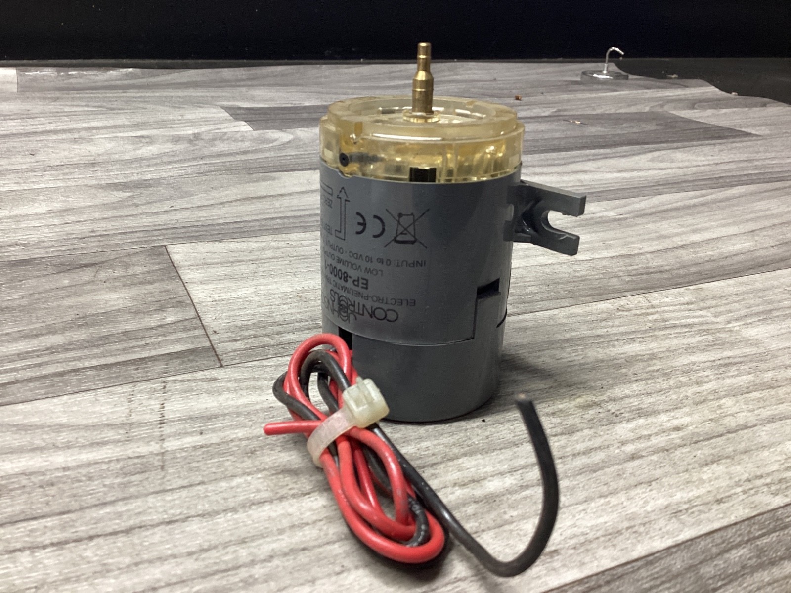 Johnson Controls EP-8000-1 Pneumatic Transducer input 0-10VDC #104N68