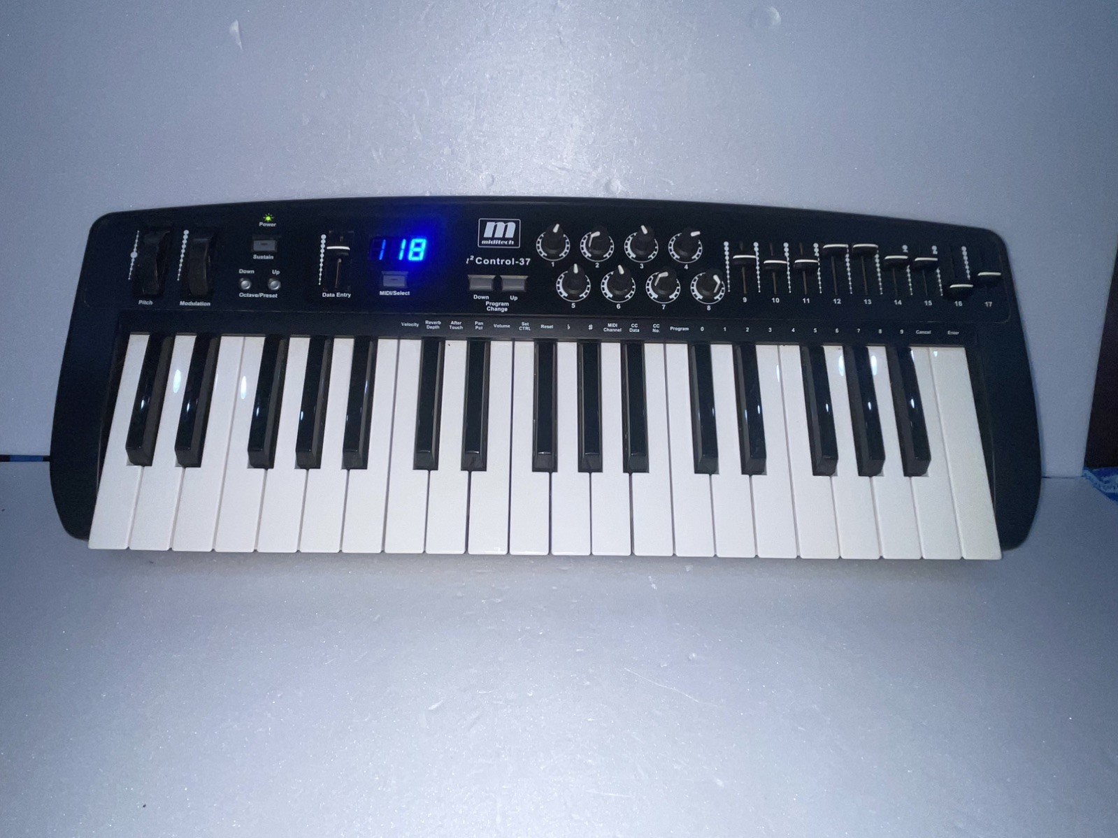 Miditech i2-Control 37 black USB MIDI controller keyboard